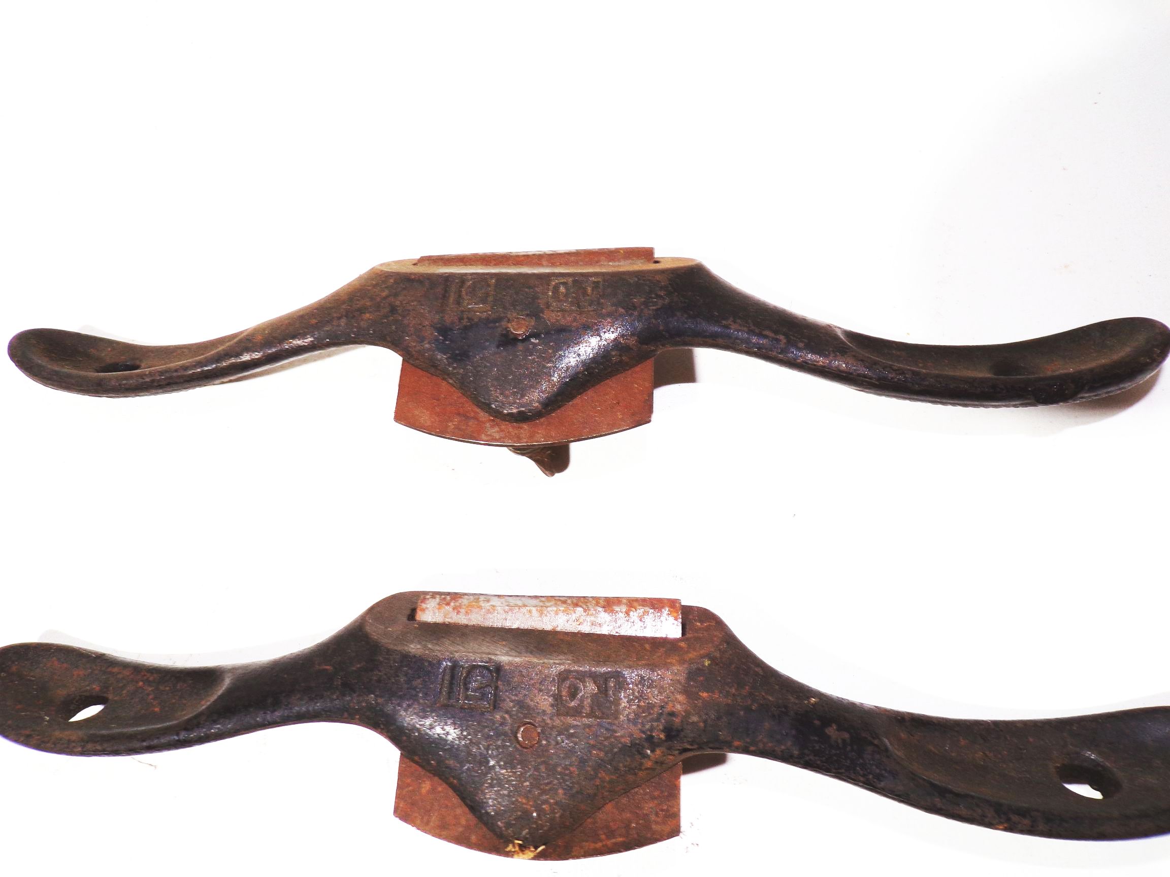 Alter Ziehhobel 2 Stück Zieheisen Zimmermann Schäleisen Werkzeug