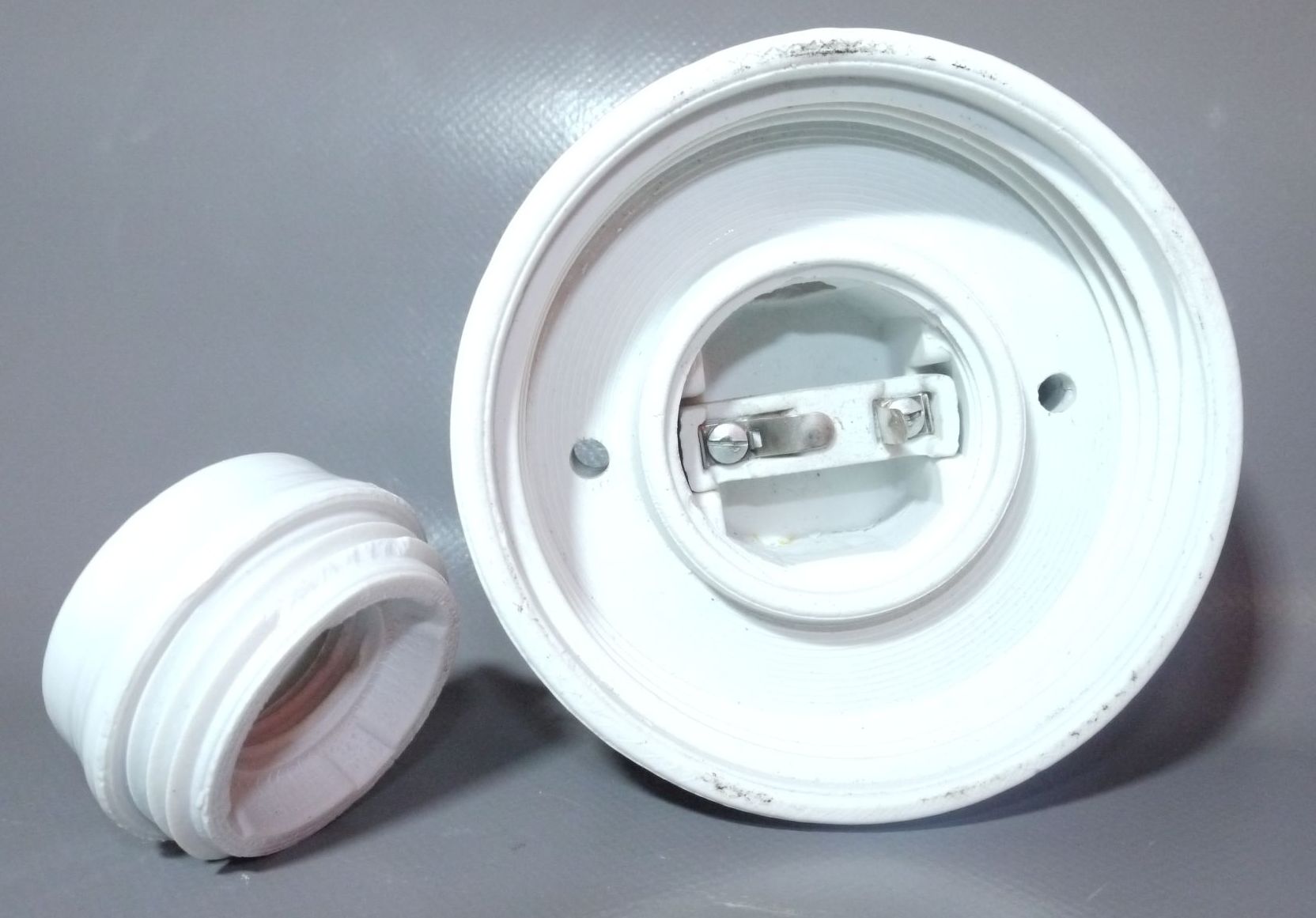 Alte Außenleuchte Porzellan Fassung alte Kugellampe IP41 Glas Weiss Bauhaus