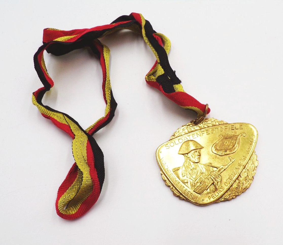 Medaille Soldatenfestspiele Wachregiment Felix Dzierzynski Berlin Gold Stufe