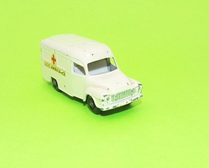 Old Matchbox Auto No 14 Lomas Ambulance mit OVP Modellauto