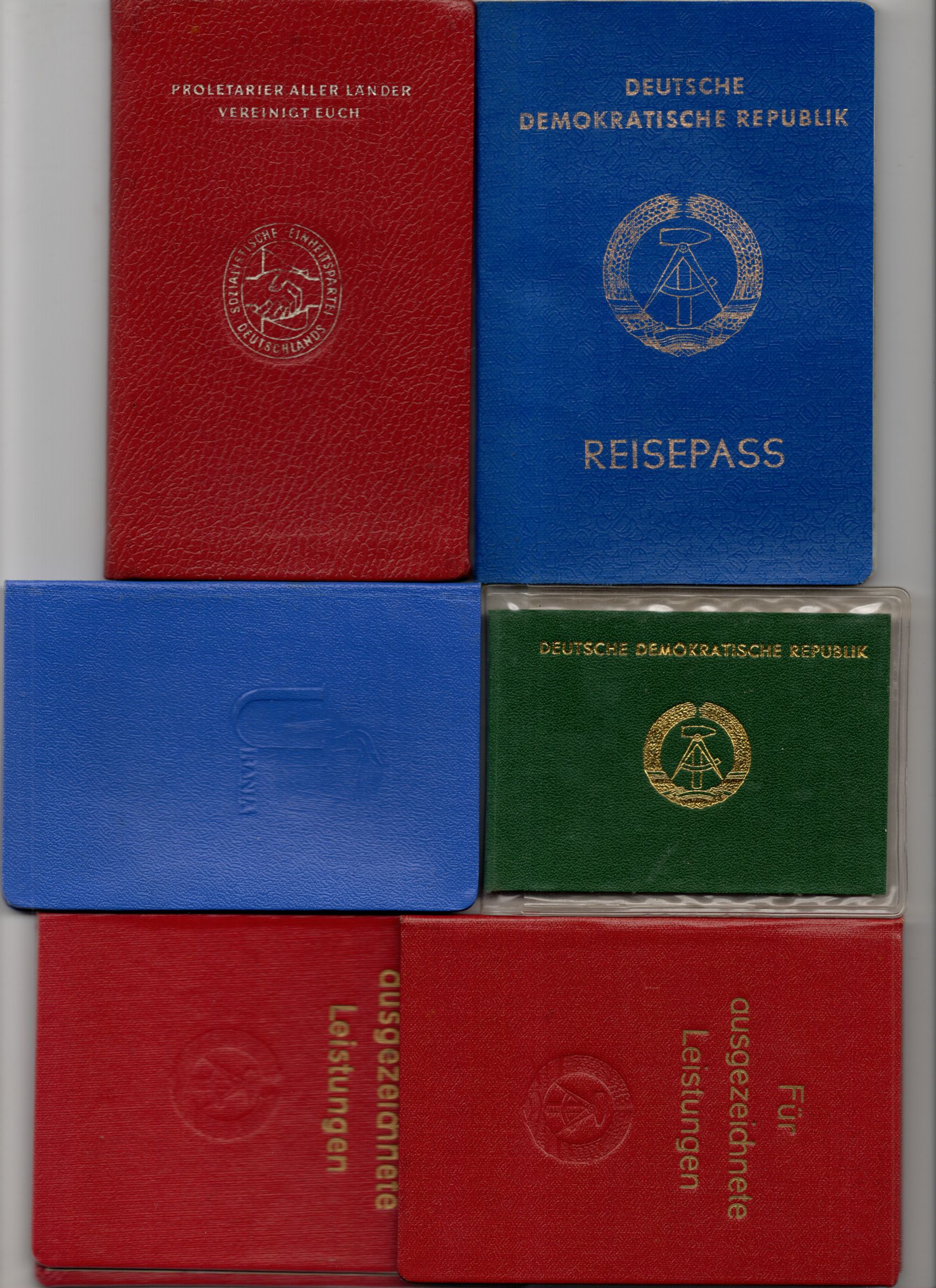 DDR Dokumente Reisepass Ausweis SED Mitgliedsbuch Urania