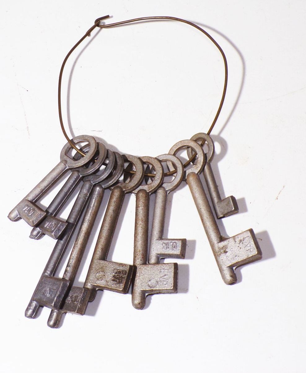 Konvolut alte Aluminium Schlüsselrohlinge DDR Schlüsselbund Alu 