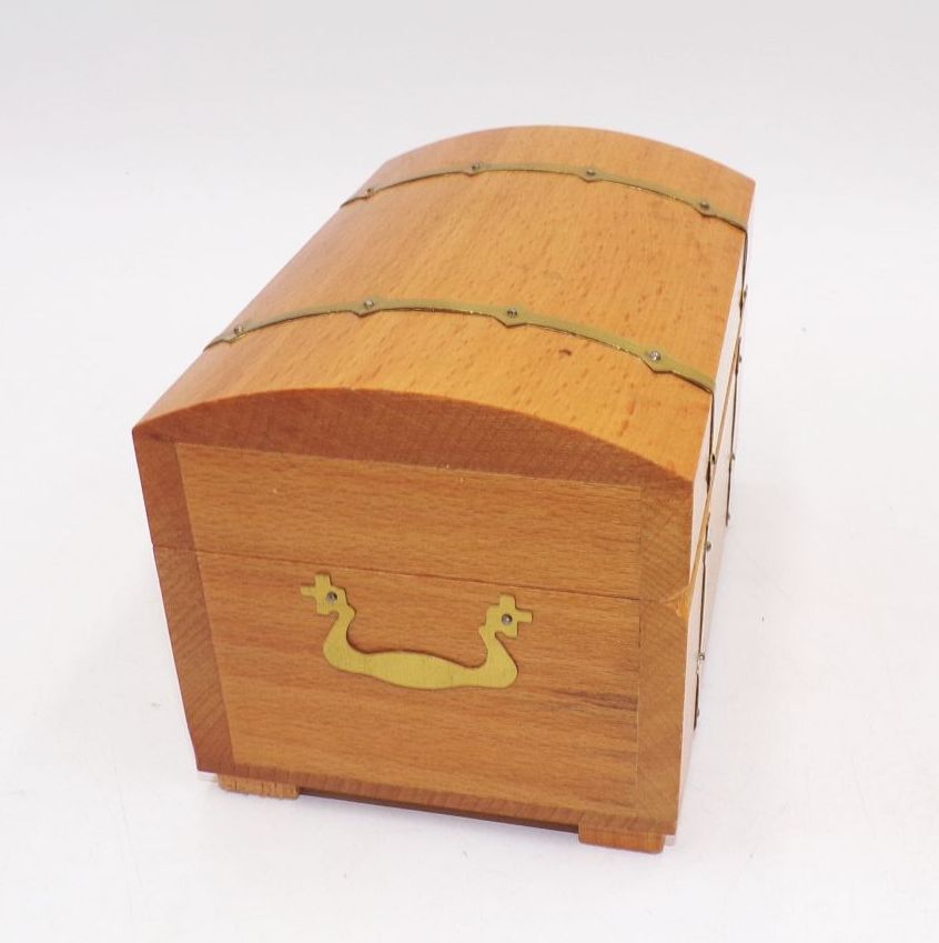 Alte Truhe Schatulle Box DDR Andenken 30 Jahre Wäscheunion Schmuckschatulle Alte Truhe Schatulle Box DDR Andenken 30 Jahre Wäscheunion Schmuckschatulle