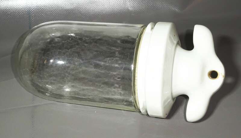 Alte Glaskolbenlampe Glas Porzellan Deckenlampe Pendelleuchte  Vintage