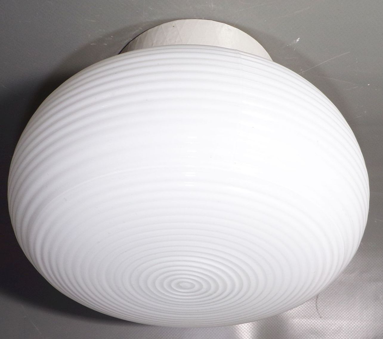 Alte Lampe Rund Weiss E27 Glas Porzellan Kellerlampe Loft Deko