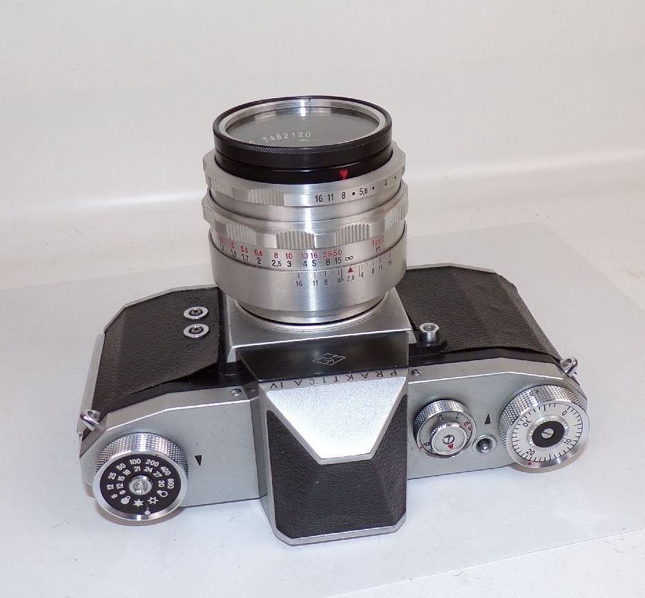 Vintage Praktica IV Kamera mit Carl Zeiss Jena Tessar alter Fotoapparat