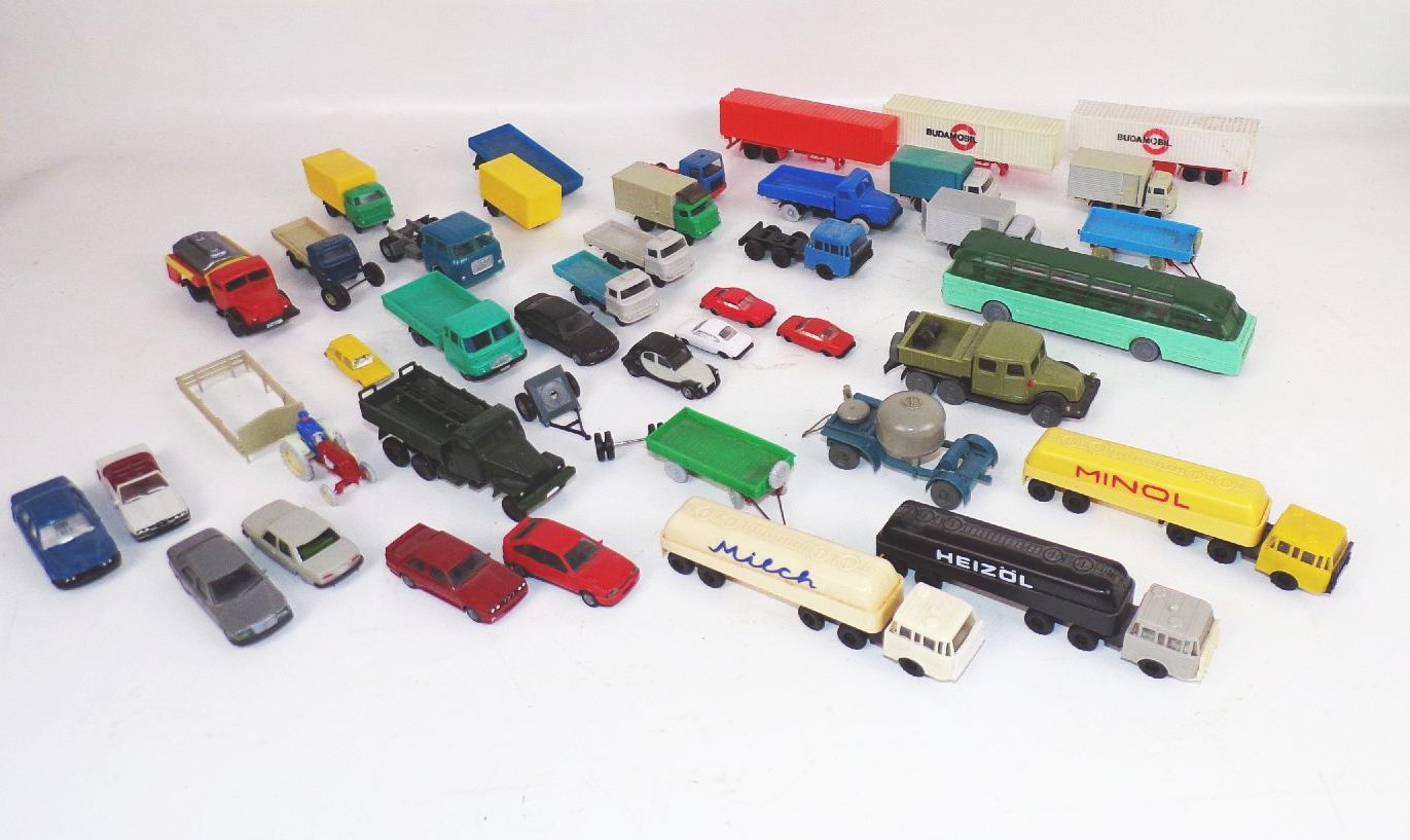 Konvolut DDR Modellautos Traktor Bus LKW TT H0 Modelle