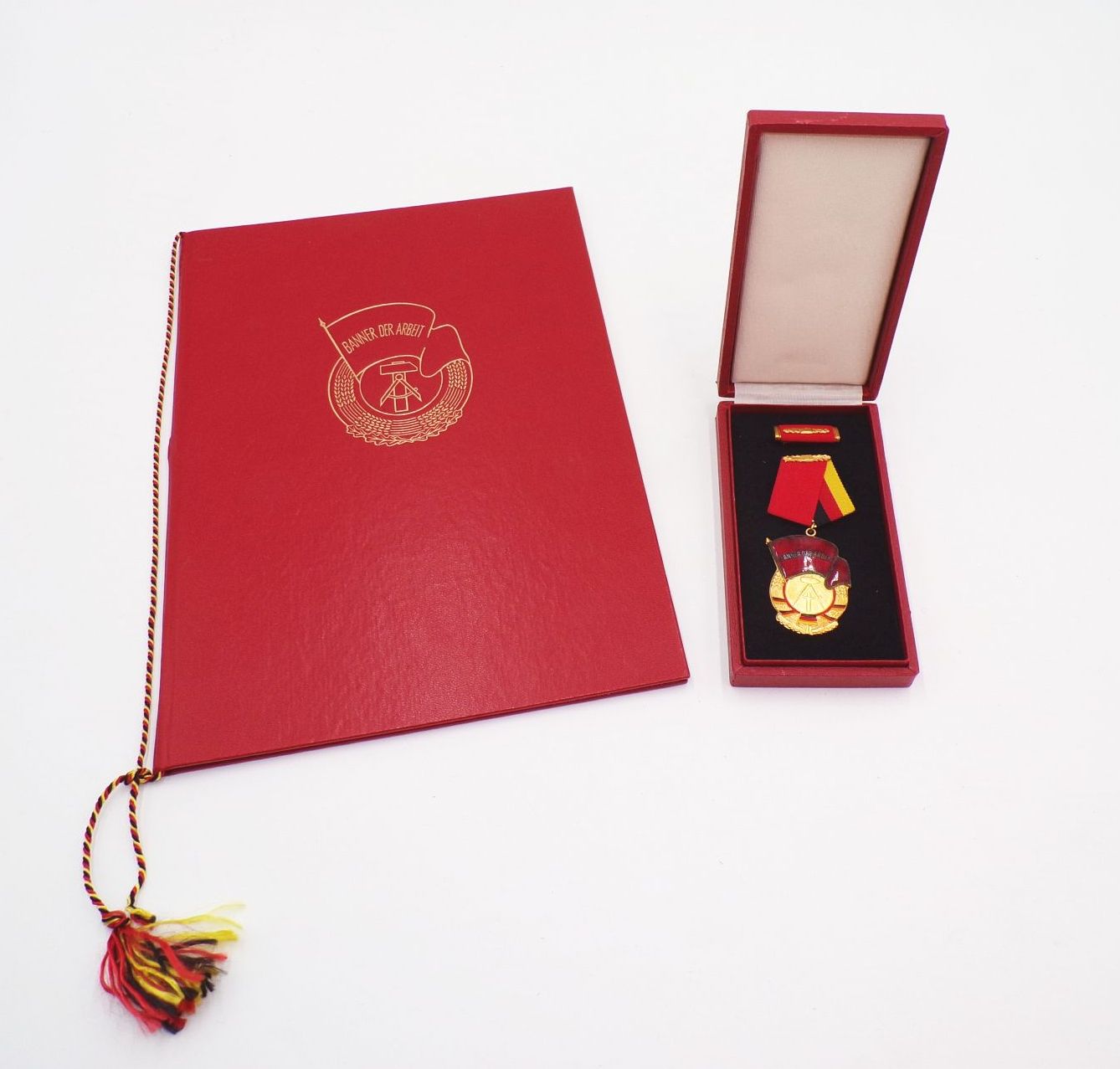 Banner der Arbeit DDR Orden Auszeichnung mit Urkunde