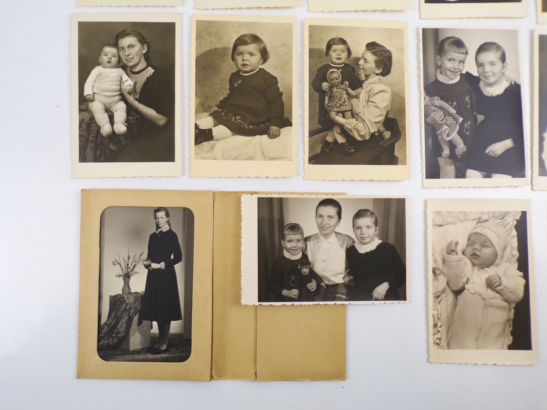 Foto Nachlass Kinder Spielzeug Portraits Kinderheit 1950er vintage Foto Nachlass Kinder Spielzeug Portraits Kinderheit 1950er vintage