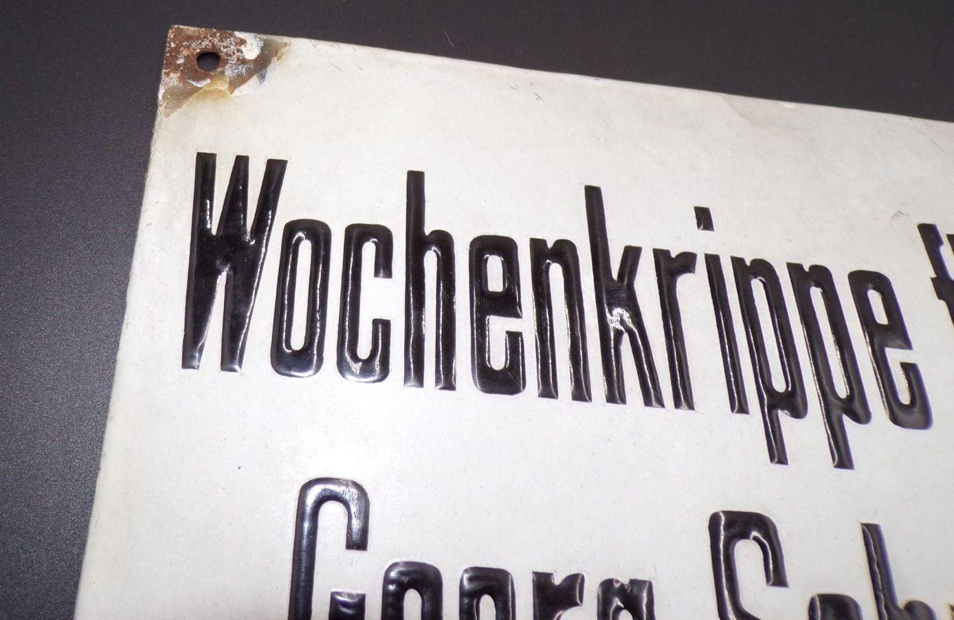 Altes Emailschild Wochenkrippe für Säuglinge Leipzig Schriftschild Deko Altes Emailschild Wochenkrippe für Säuglinge Leipzig Schriftschild Deko