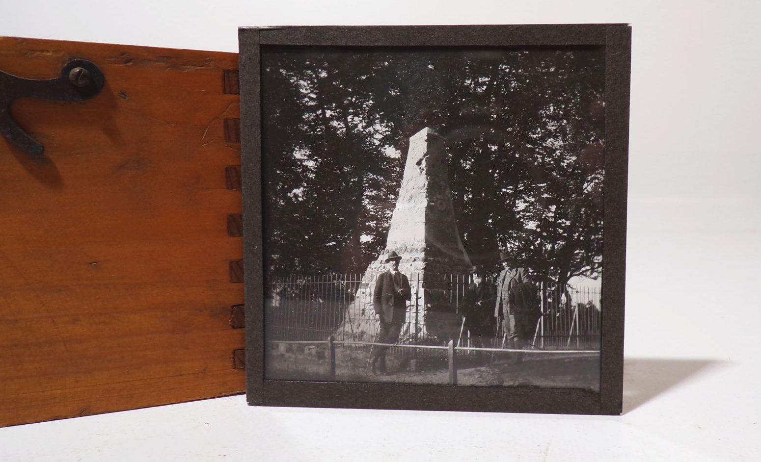 Glasfotos Holzkiste Schaller Stuttgart verzapft alte Reise Fotos