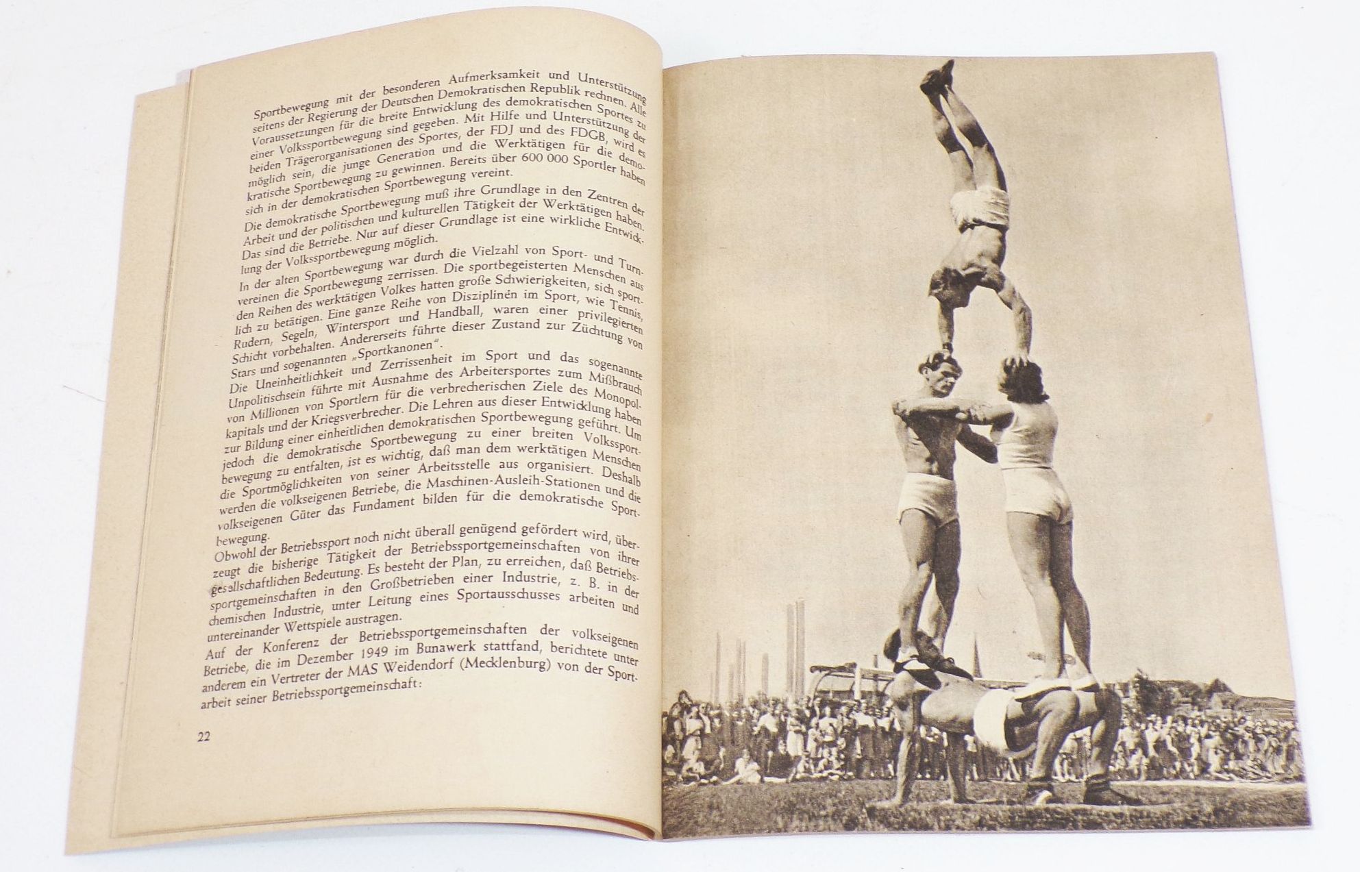 Bereit zur Arbeit und zur Verteidigung des Friedens um 1950 DDR Propaganda 