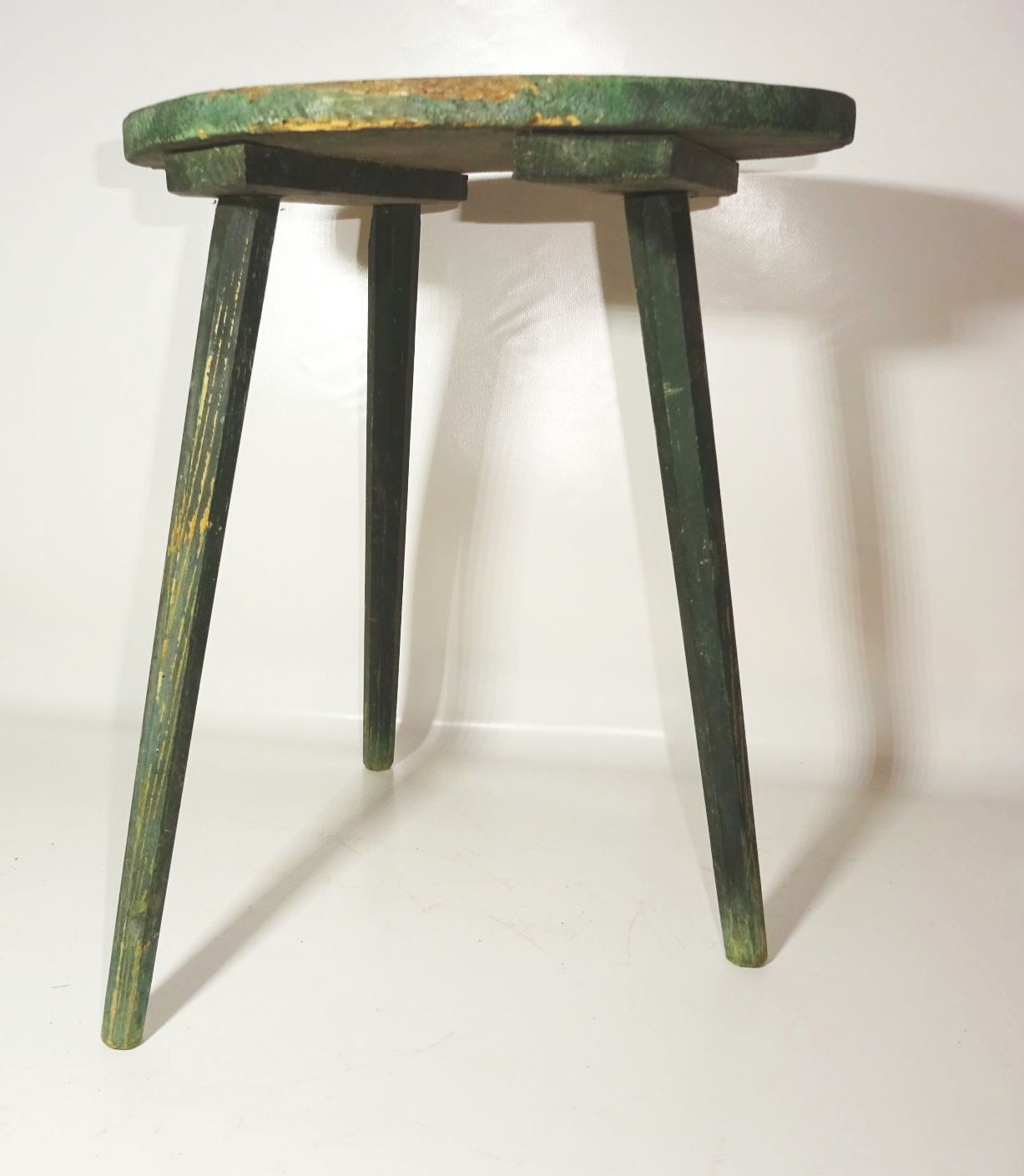 Alter Holzhocker Schemel Dreibein Grün Hocker Shabby