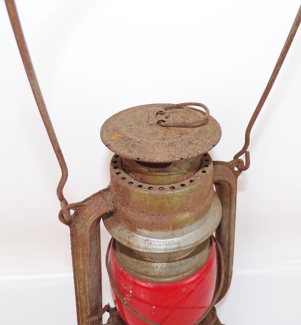 Petroleumlampe Bat 159 Rot alte Sturmlaterne Petroleumlampe Bat 159 Rot alte Sturmlaterne