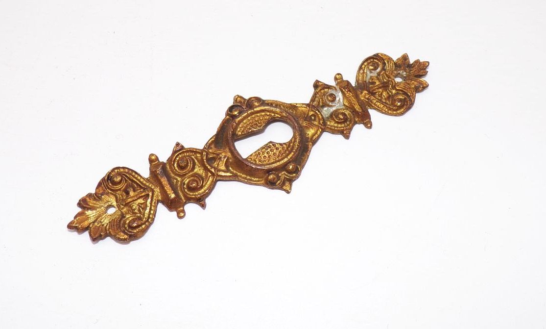 Alte Möbelbeschläge Messing 2 x Beschlag Schlüsselloch Gründerzeit um 1880 Alte Möbelbeschläge Messing 2 x Beschlag Schlüsselloch Gründerzeit um 1880