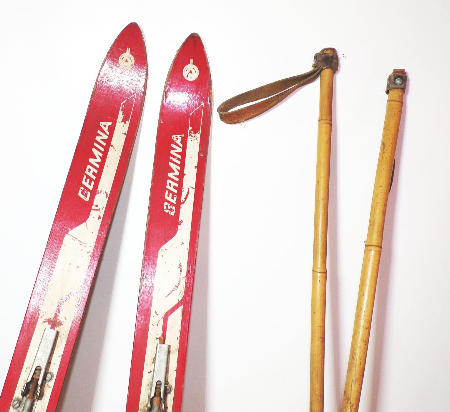 Germina Multiply Kinderski Skier DDR Ski Rot mit Skistöcken