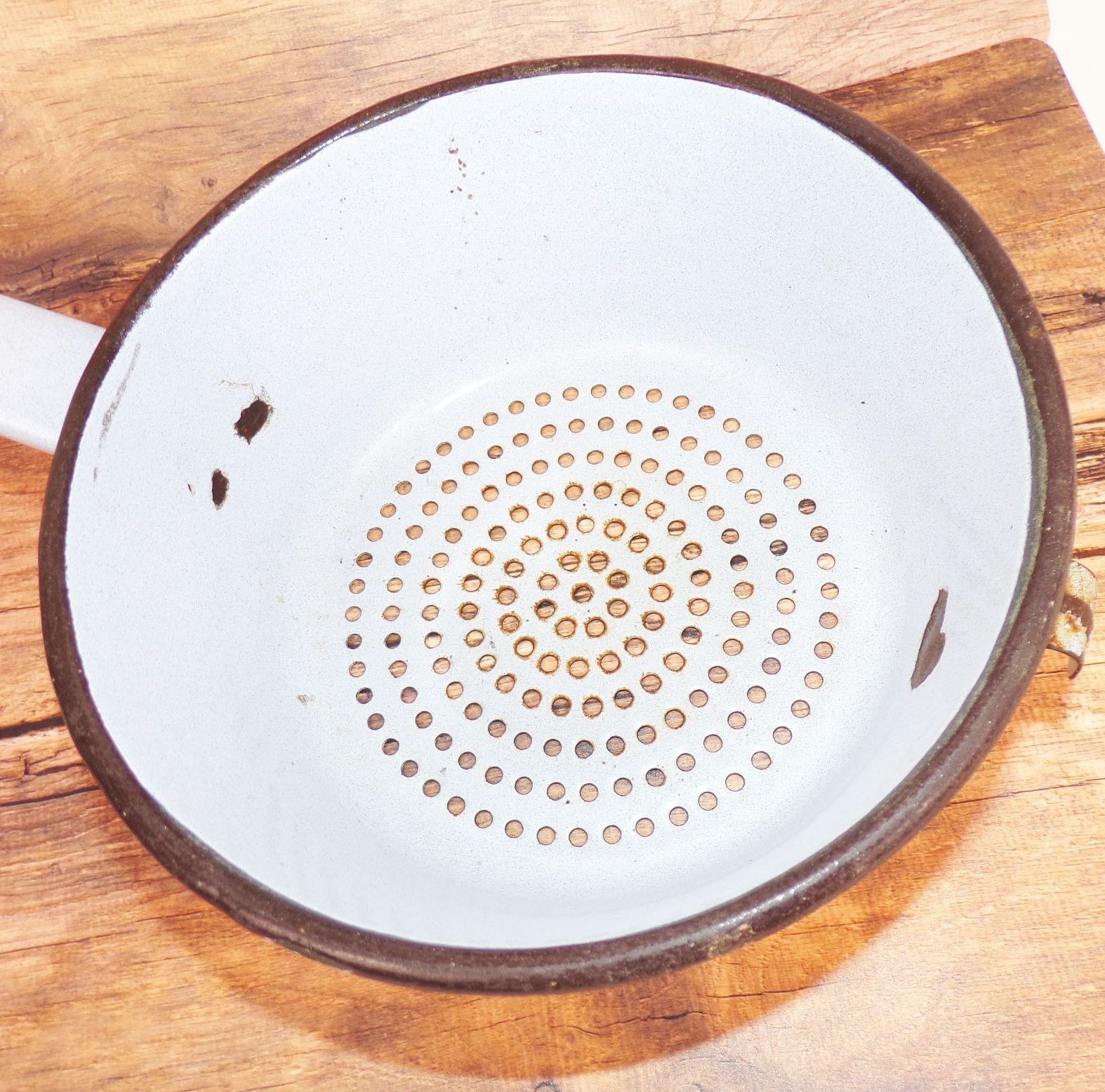 Altes Sieb Abtropfsieb Emaille Pflanzgefäß Gartendeko