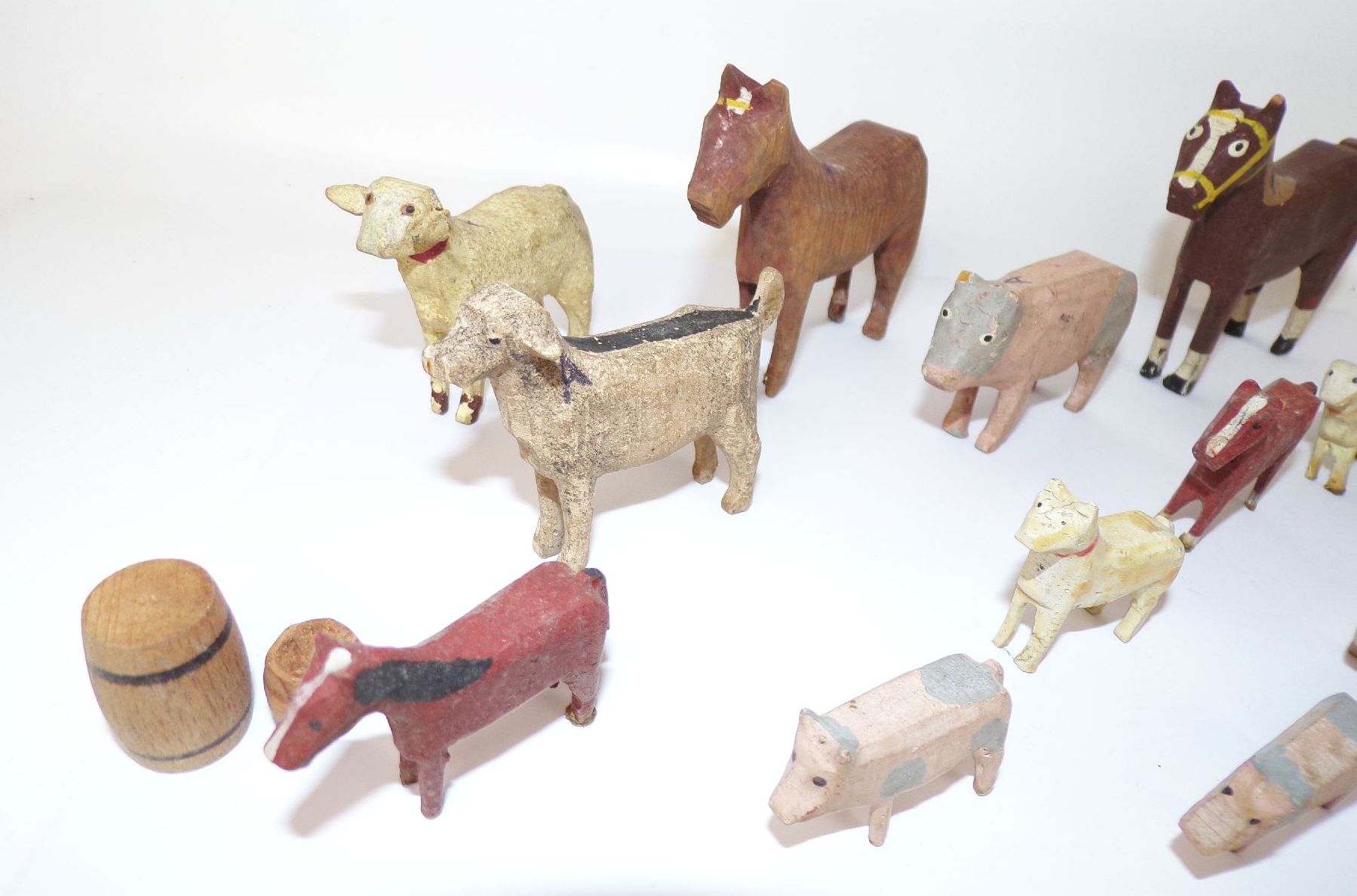 Konvolut alte Tiere aus Holz wohl Erzgebirge 