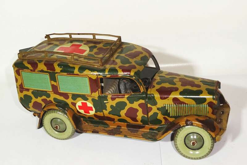 Konvolut Blechspielzeug Flugzeug Sanitäter Auto Mimikri 1930er 