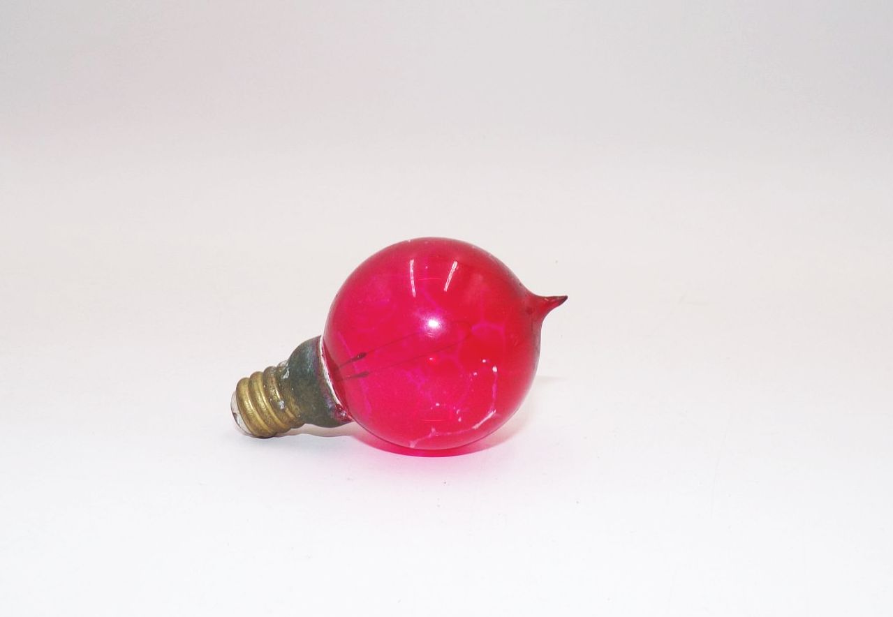 Alte Glühbirne Glühlampe Rot E14 mit Spitze 