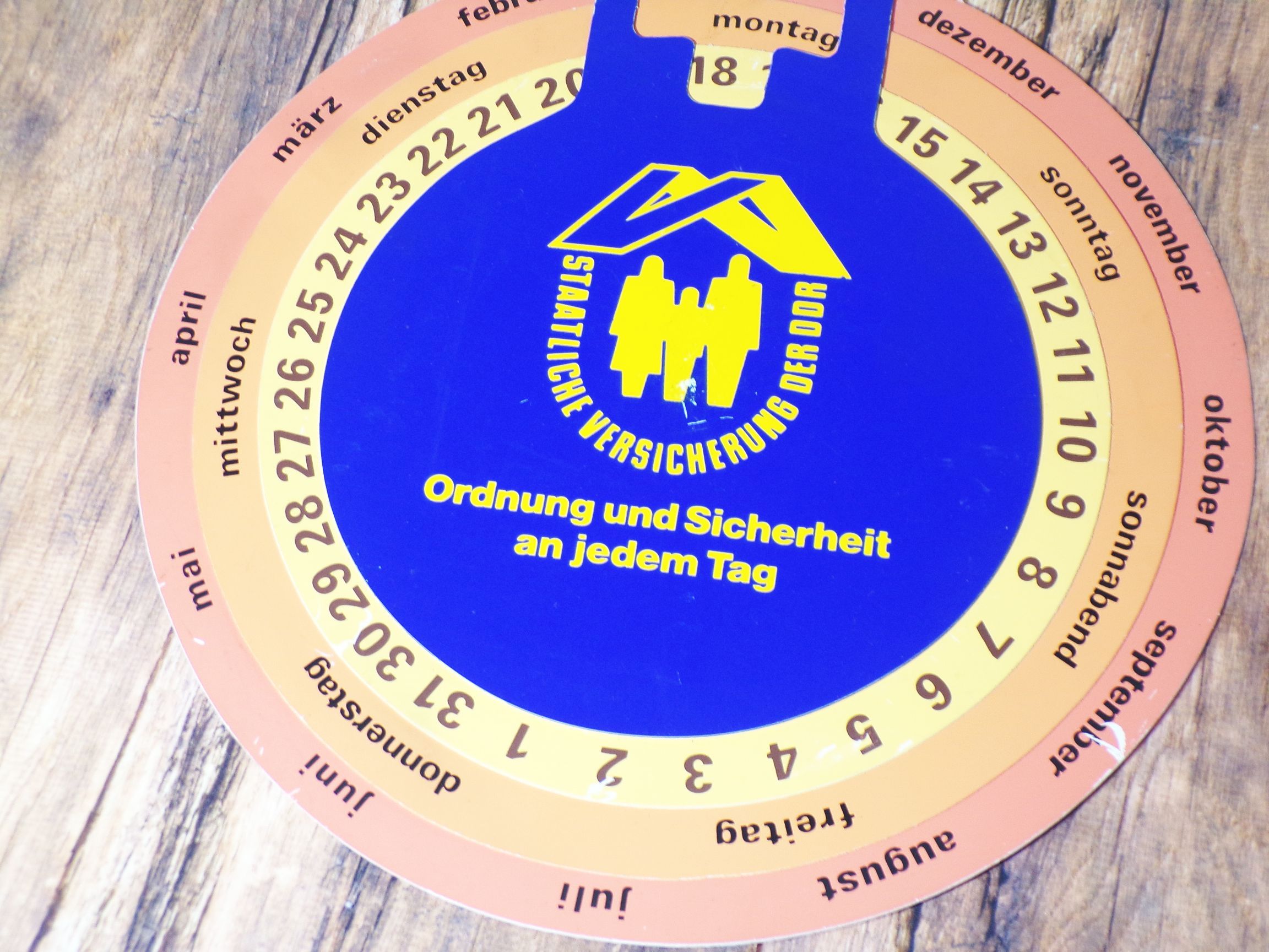 DDR Drehkalender Staatliche Versicherung Ordnung Sicherheit jeden Tag 1960er