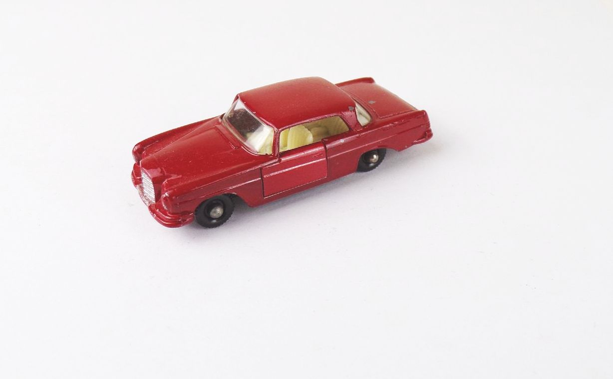 Altes Matchbox Lesney Modellauto Mercedes Benz 220 SE Rot Altes Matchbox Lesney Modellauto Mercedes Benz 220 SE Rot