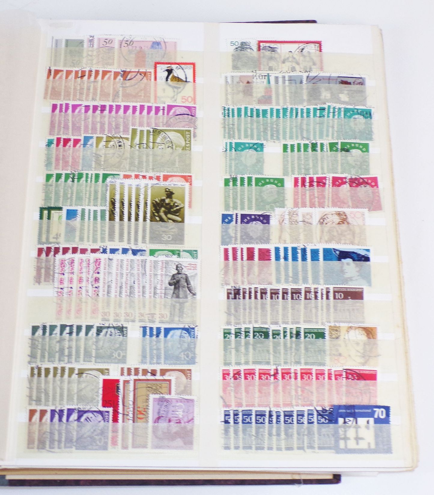 Briefmarken Sammlung Schwerpunkt DDR wenig BRD kaum Ausland 31 Alben 