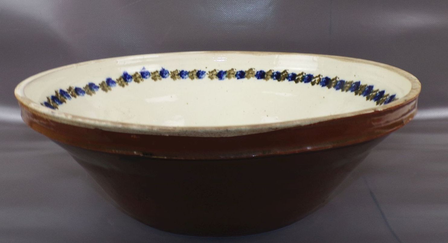 Große Tonschüssel Blumen Dekor bäuerliche Keramik