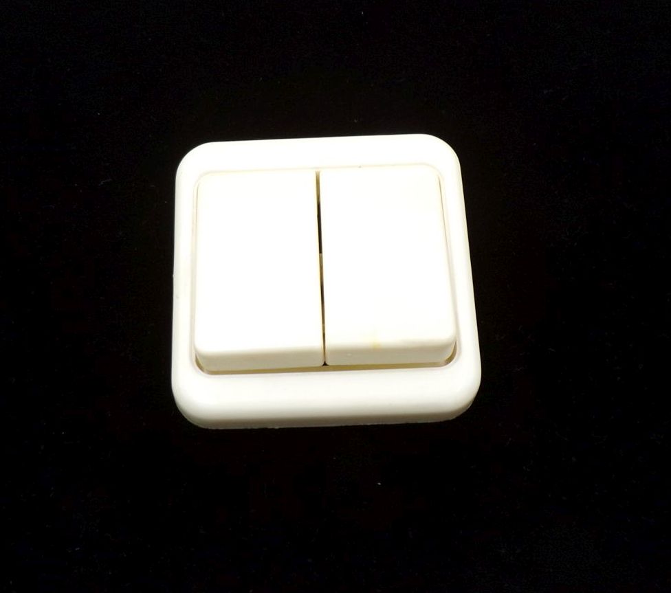 Wechselschalter Lichtschalter An Aus Weiß DDR doppelter Kippschalter