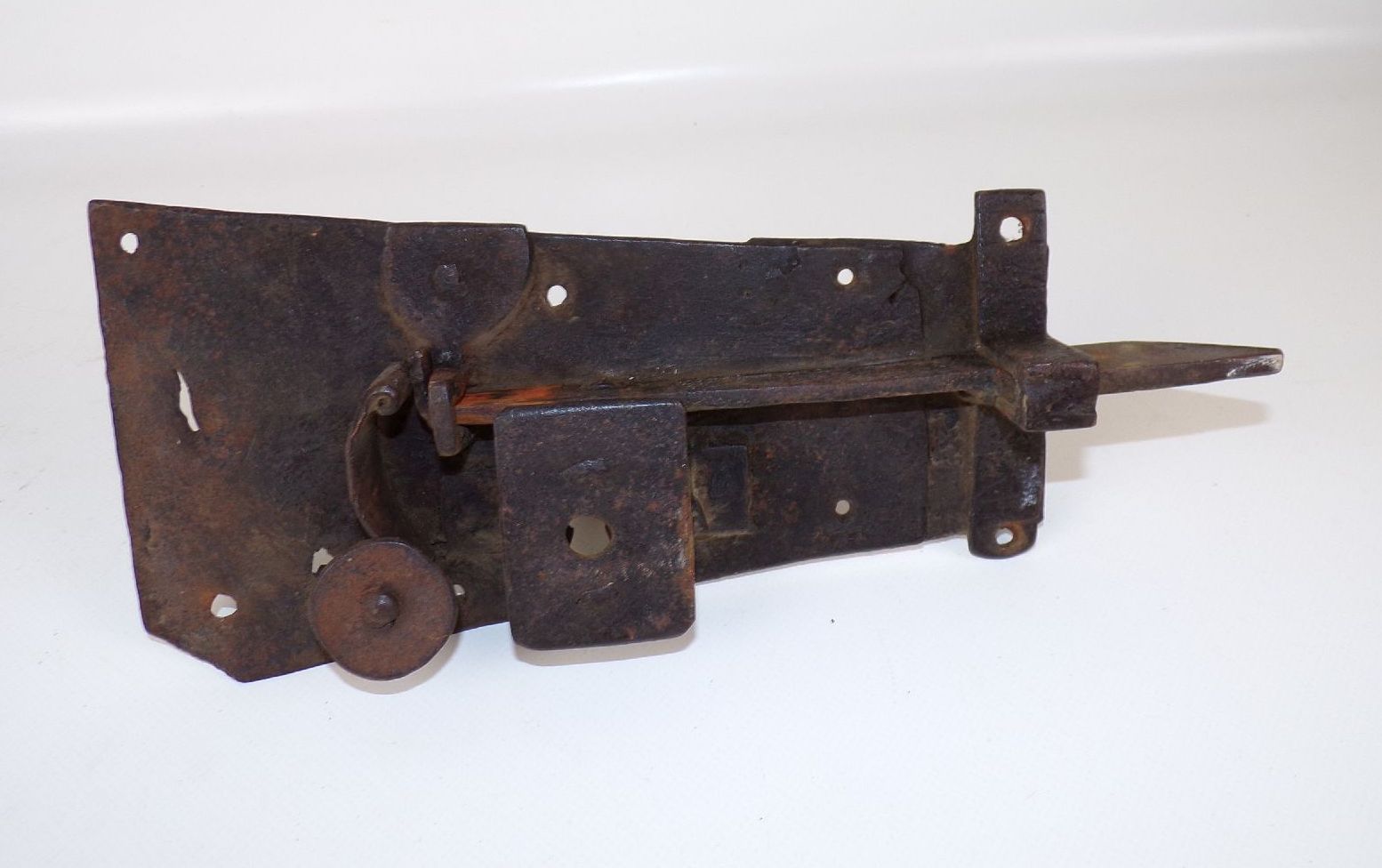 Antikes Türschloss handgeschmiedet mit Schlüssel Ende 19 Jahrhundert Antikes Türschloss handgeschmiedet mit Schlüssel Ende 19 Jahrhundert