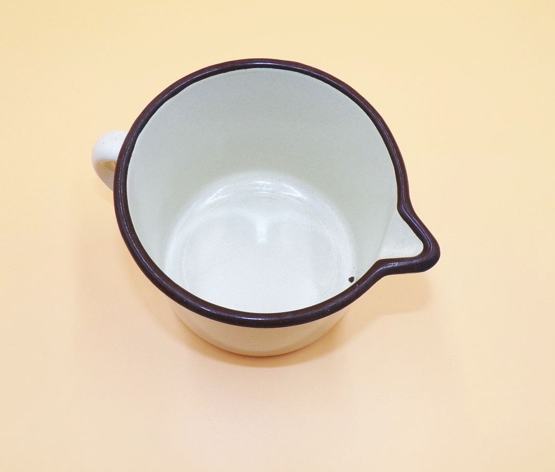 Alter Emaille Schnabeltopf beige Topf Pflanzgefäß Gartendeko 