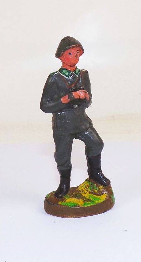 Alter Soldat mit Fernglas Feldstecher NVA Massefigur PGH Effelder