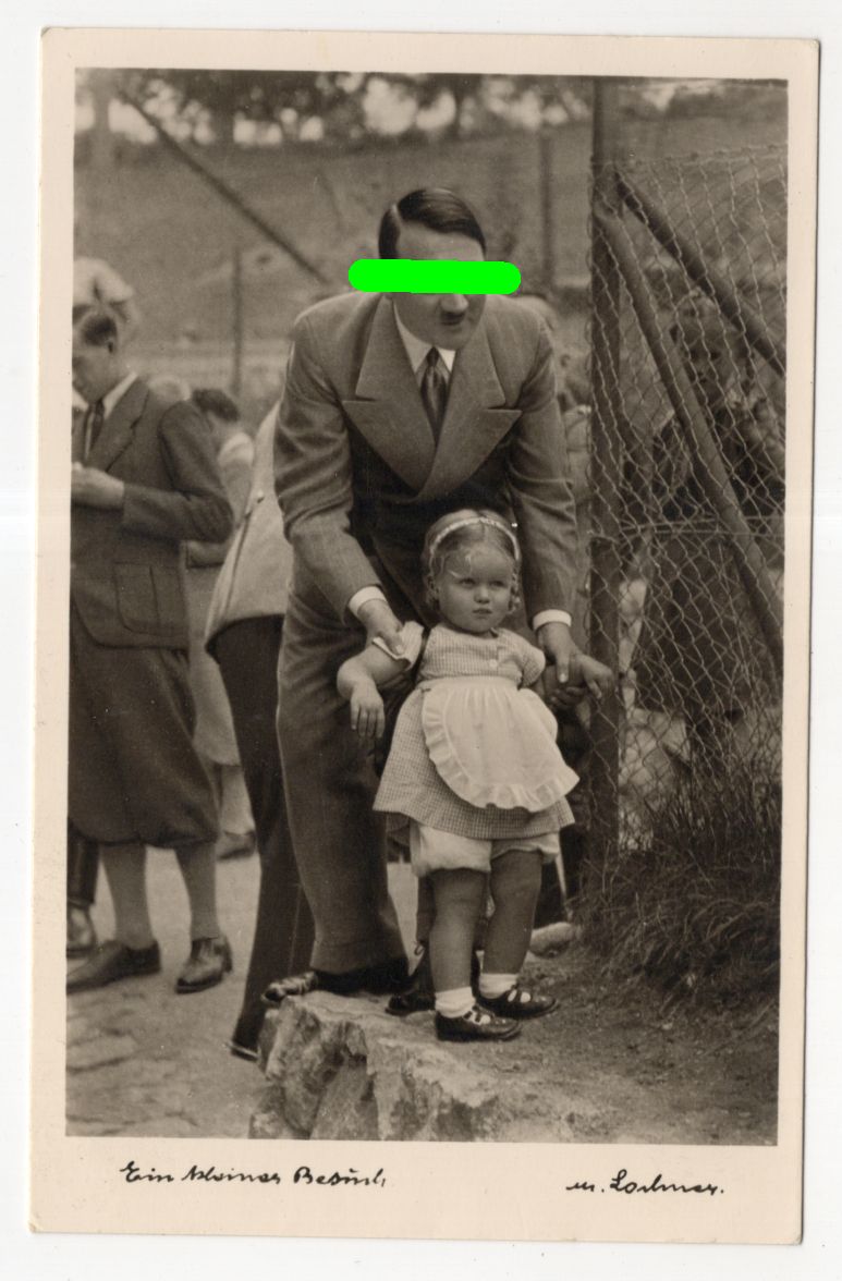 Ak Adolf Hitler mit Helga Goebbels Ein kleiner Besuch Drittes Reich Propaganda Karte