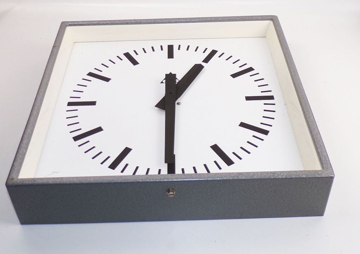 Pragotron Wanduhr Metall Bahnhofsuhr Industrie Design Uhr