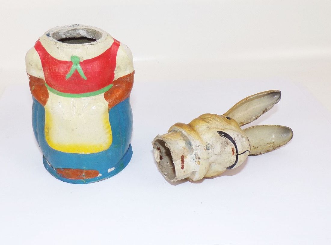 Alter Candy Container Frau Osterhase Bunt aus Pappmaschee Alter Candy Container Frau Osterhase Bunt aus Pappmaschee