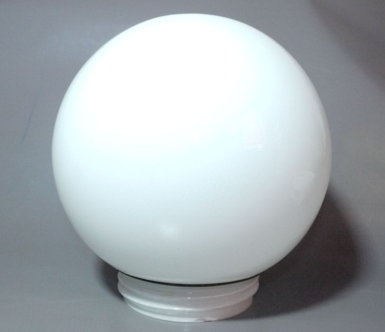Alte Außenleuchte Porzellan Fassung alte Kugellampe IP41 Glas Weiss Bauhaus