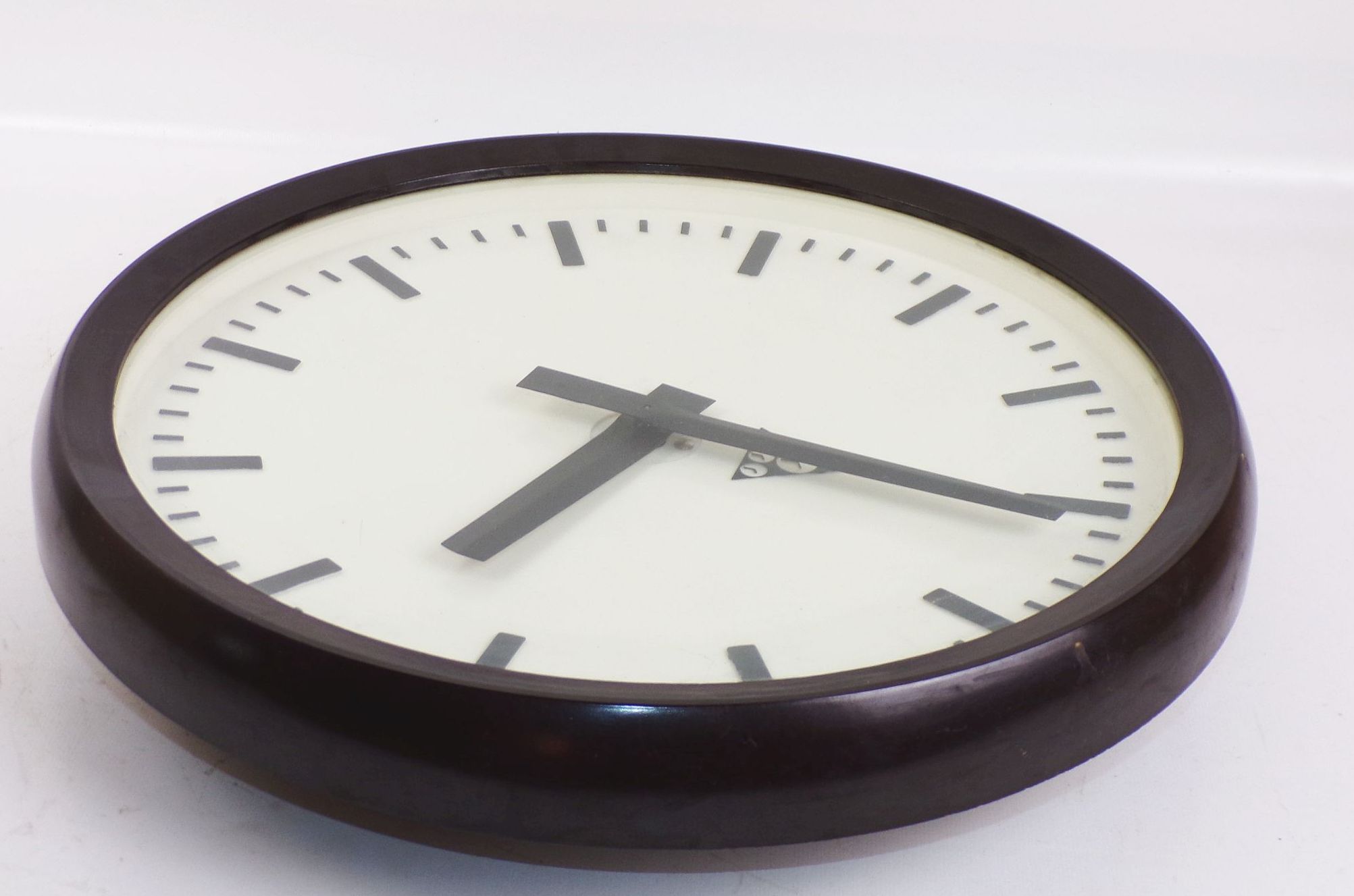 Pragotron Wanduhr Bakelit Uhr watch Industriedesign XL Werkstatt Loft 