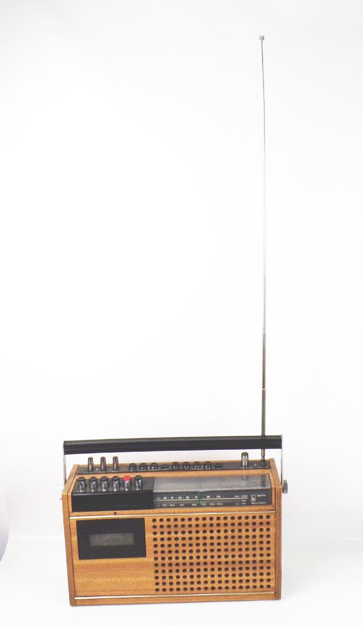 DDR Kassettenrekorder R160 Radio defekt