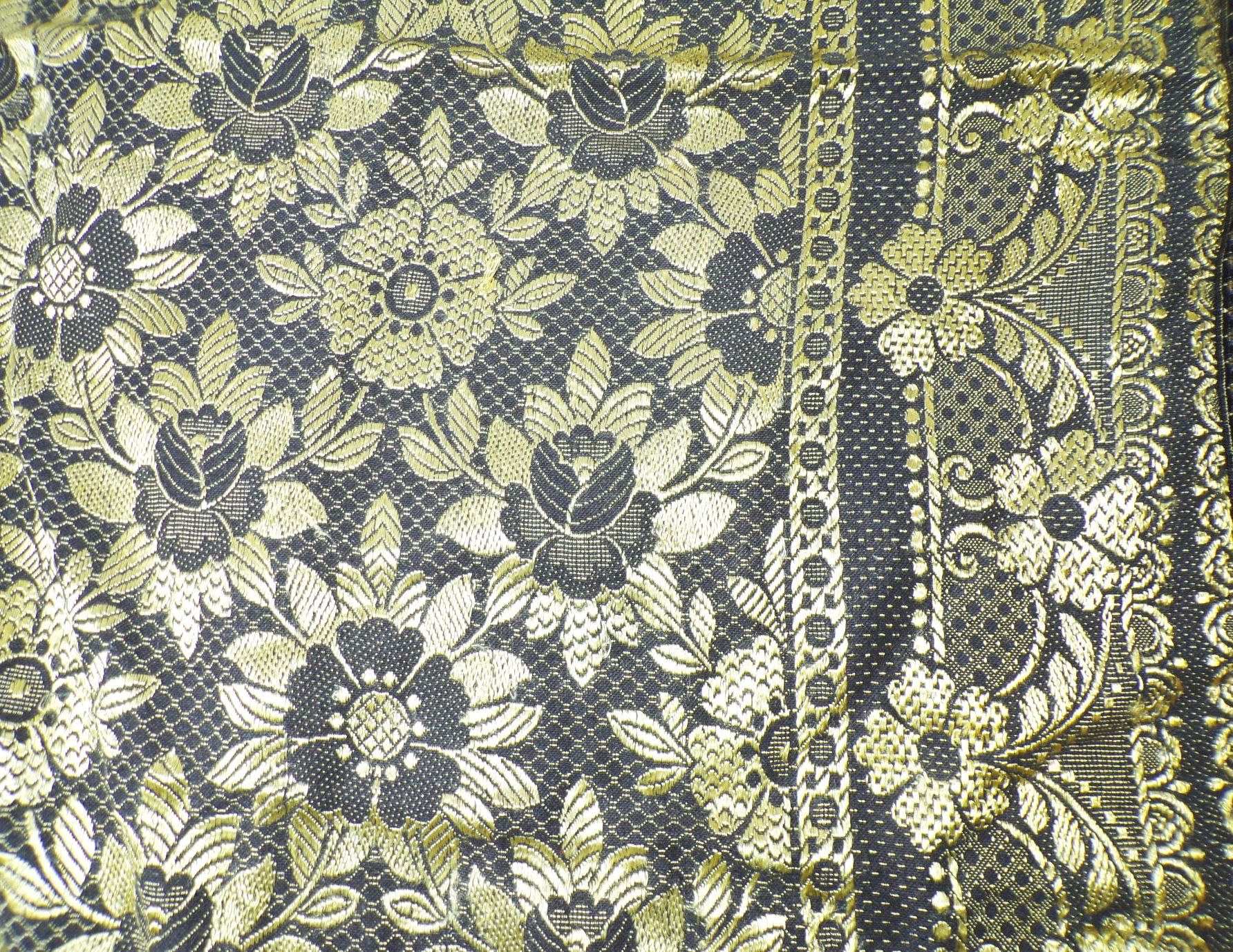 Tischdecke um 1900 Stickerei Seidenglanz Überwurf 