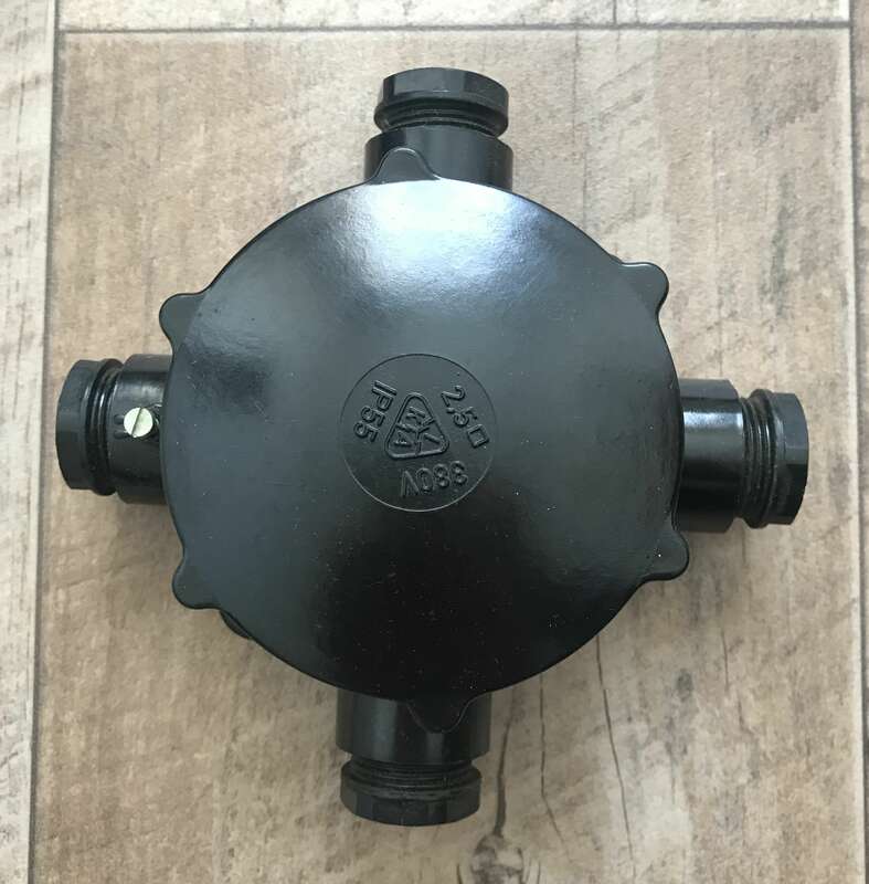 Alte Steckdosen Aufputz Klappe Lichtschalter DDR Verteilerdosen