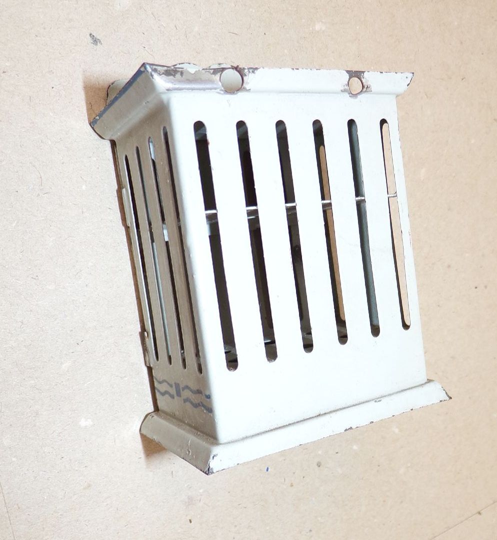 Alter Eierschrank für Puppenstube aus Blech Jugendstil Wandschrank 