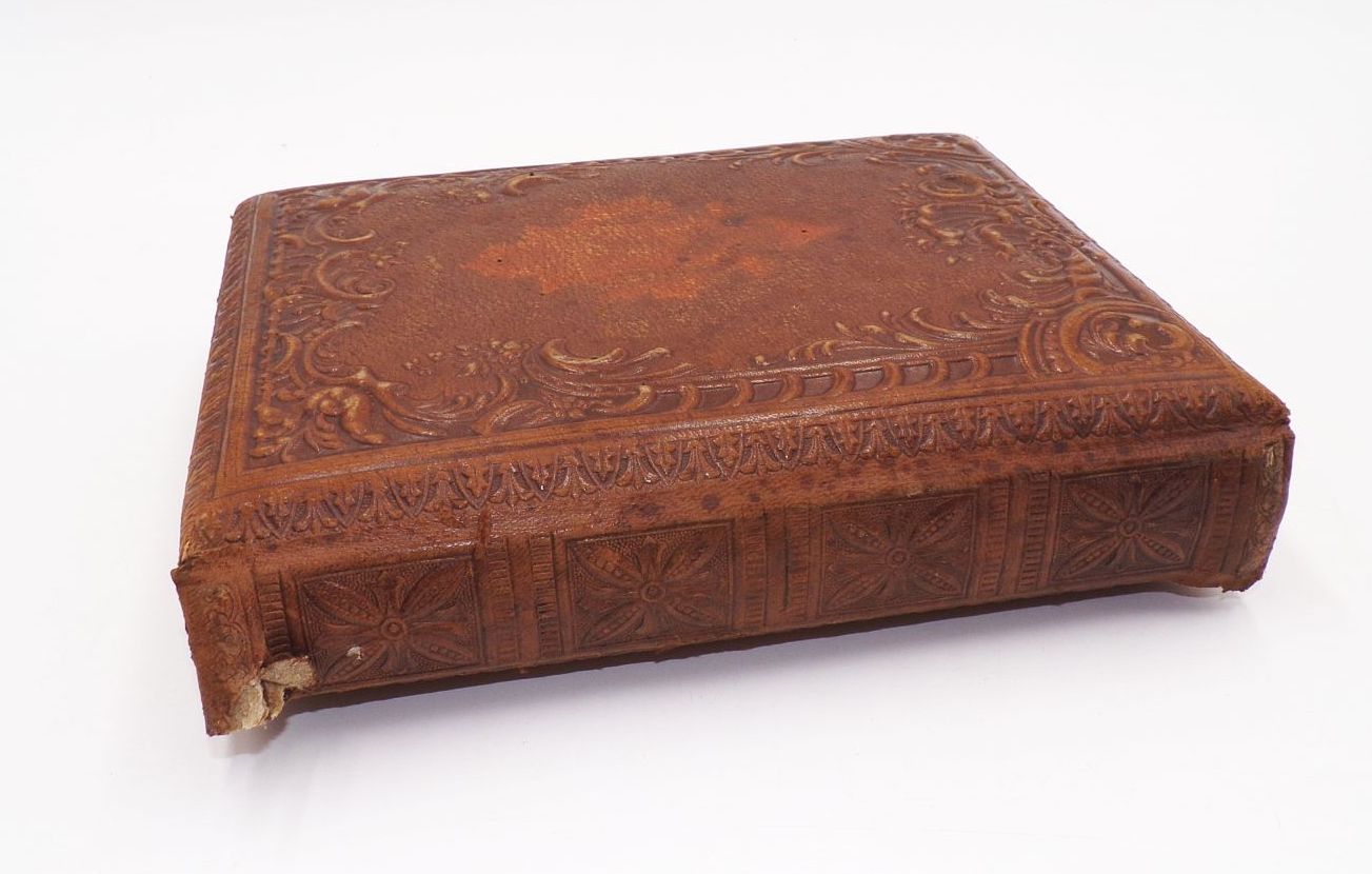Altes Fotoalbum mit CDV Fotos und Kabinettaufnahmen um 1900
