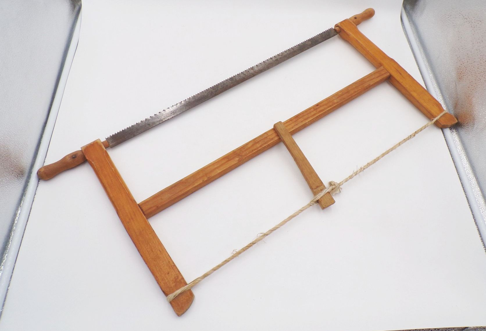 Altes Werkzeug Hobel Schraubstock Säge Bohrer Stemmeisen Tischler Schreiner