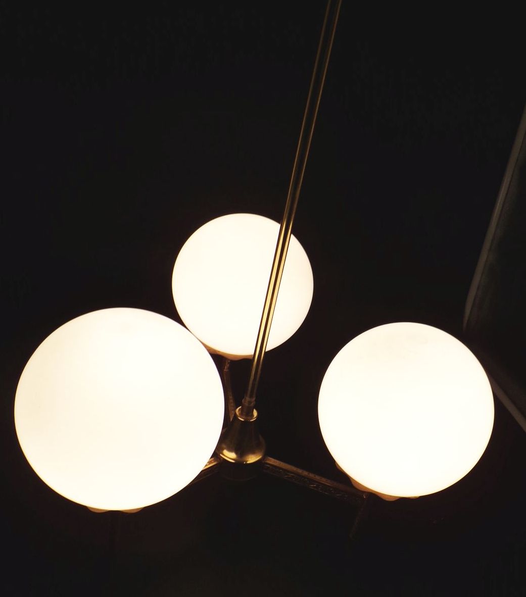 Edle Deckenlampe Kugel Weiß mit Messig 3er Deckenleuchte 