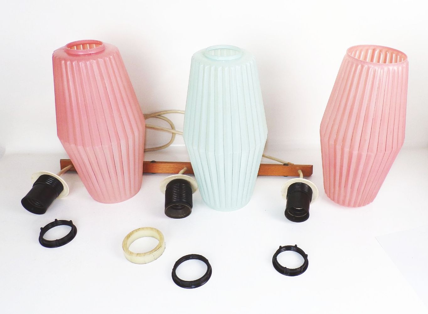 Alte Deckenleuchte Blau Rosa Pastell 3flamig E27 Pendelleuchte Alte Deckenleuchte Blau Rosa Pastell 3flamig E27 Pendelleuchte