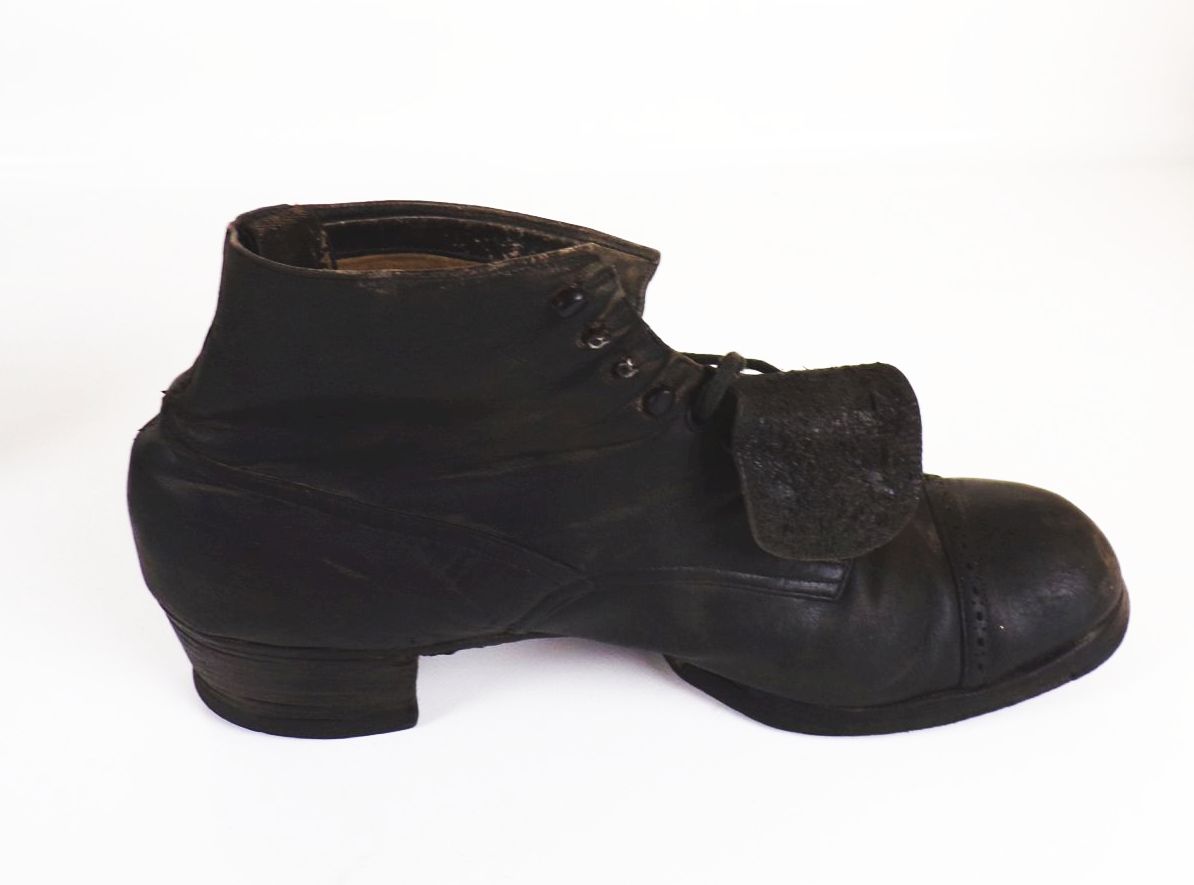 Alte Damen Schuhe Schwarz Leder 1940 er Größe 40 Vintage Schnürschuhe Alte Damen Schuhe Schwarz Leder 1940 er Größe 40 Vintage Schnürschuhe