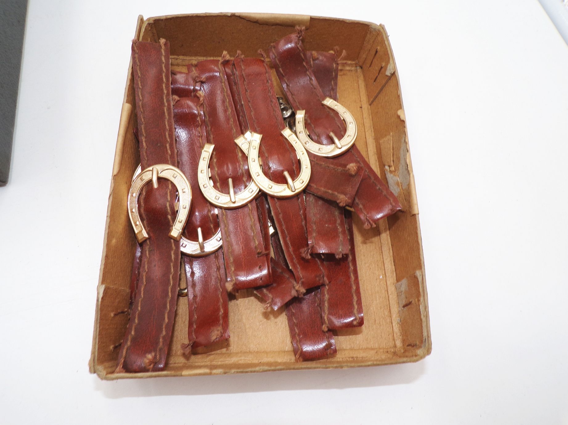 Gürtelschnallen Hufeisen Riemenschnallen Blech Schuster Sattler Konvolut