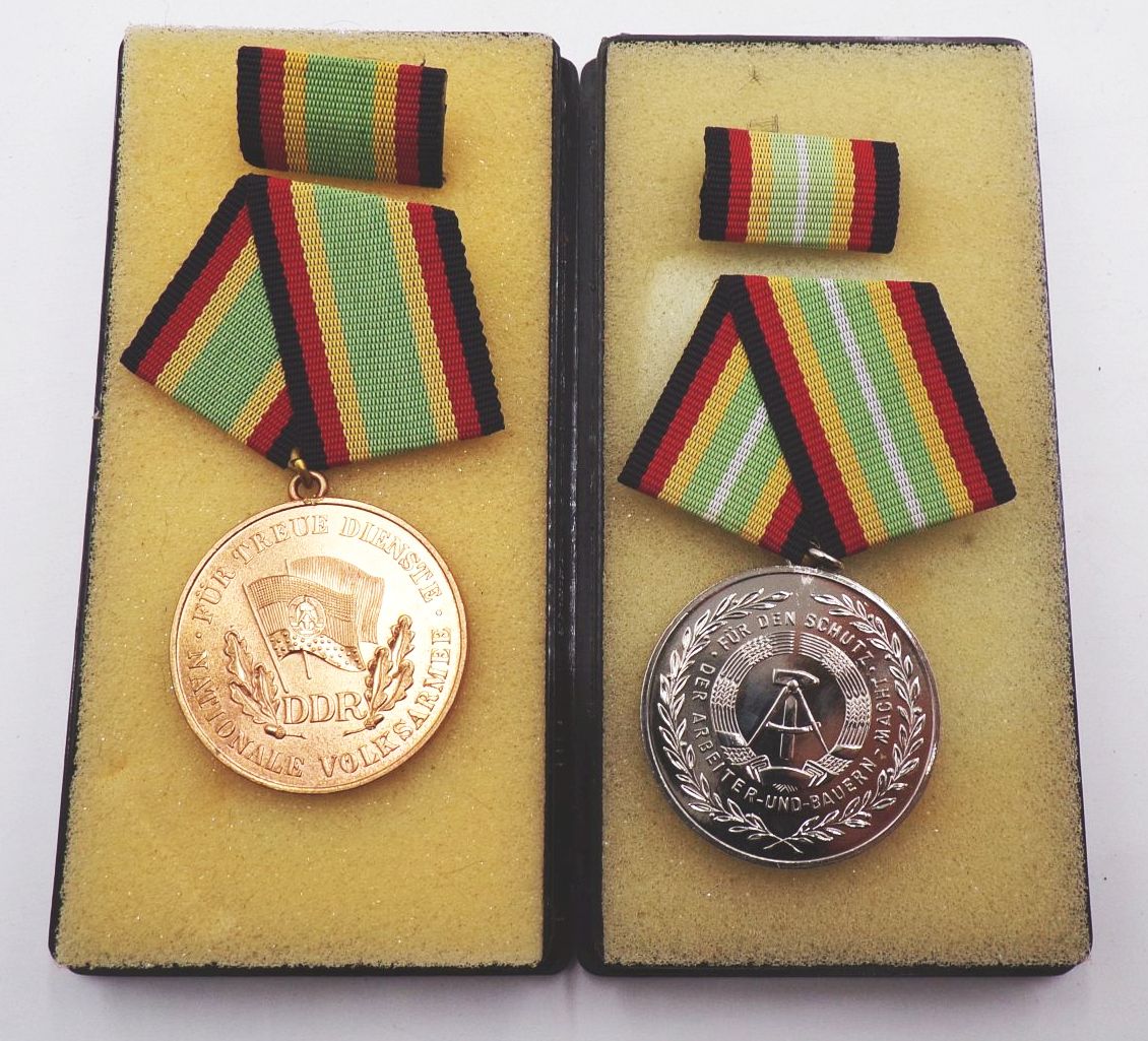 NVA Für Treue Dienste DDR Silber Bronze Stufe 2 Stück