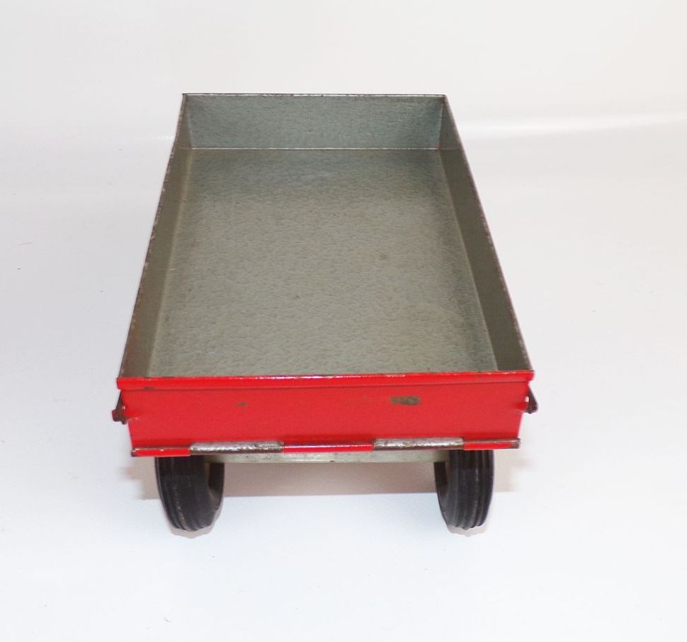 Alter Traktor Trecker mit Anhänger Blechspielzeug um 1950