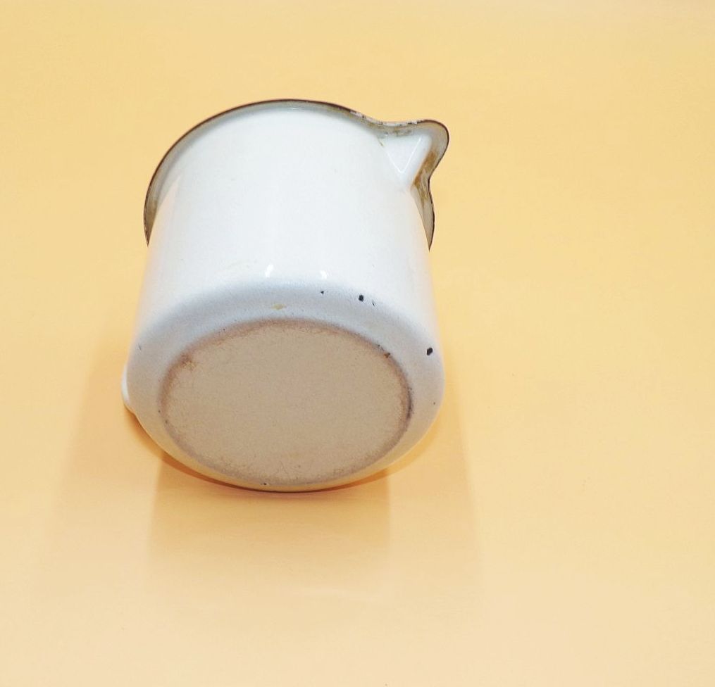 Alter Emaille Schnabeltopf beige Topf Pflanzgefäß Gartendeko 